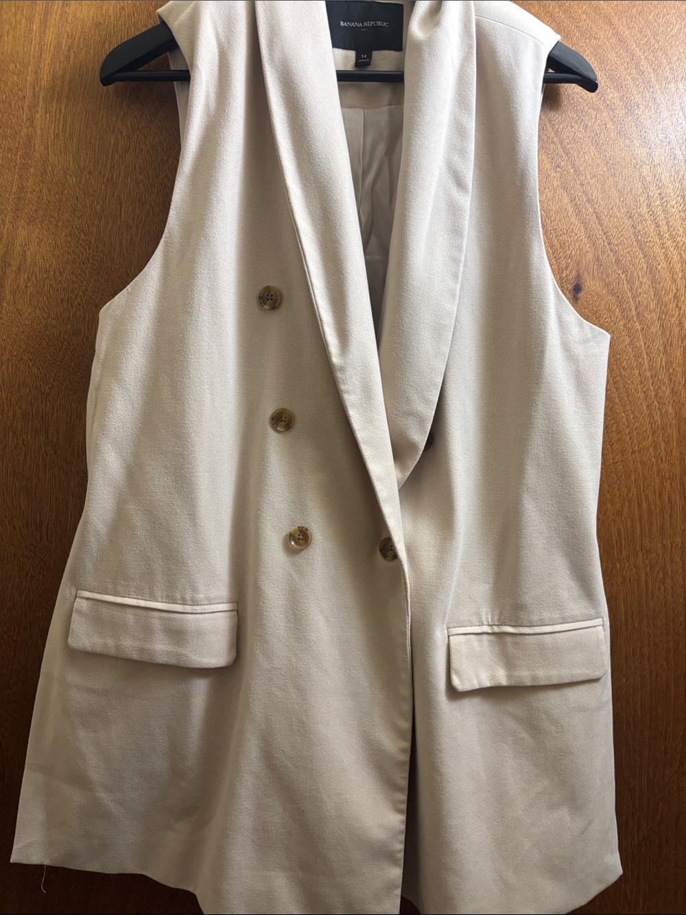 Banana Republic
Cream Double-Breasted Sleeveless Blazer Vest